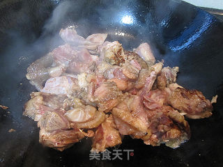 沙锅茨菇焖鹅的做法步骤：4