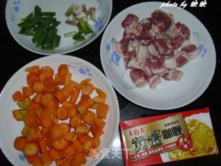 咖喱胡萝卜烧肉的做法步骤：1