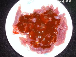疯狂烧烤之烤牛肉的做法步骤：2