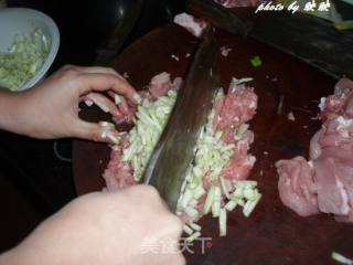 大年饺子的做法步骤：1