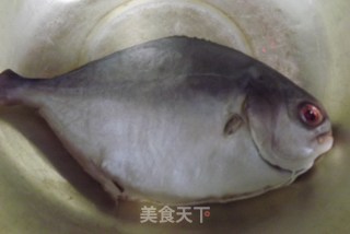 烤平鱼的做法步骤：1