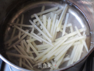 鱼香肉丝的做法步骤：4