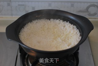 【儿菜咸肉煲仔饭】的做法步骤：11