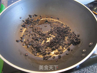 蒜头豆豉焖鸡珍的做法步骤：3