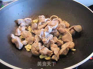 蒜头豆豉焖鸡珍的做法步骤：5