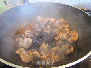 蒜头豆豉焖鸡珍的做法步骤：7