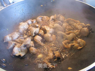 蒜头豆豉焖鸡珍的做法步骤：8