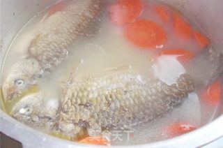 淮山胡萝卜鲫鱼汤 春季养生汤的做法步骤：9