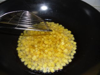 玉米片糖的做法步骤：2