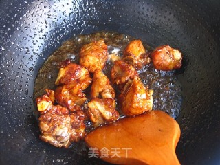 让你不知不觉间多加几碗饭——萝卜海带烧排骨的做法步骤：7