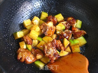 让你不知不觉间多加几碗饭——萝卜海带烧排骨的做法步骤：8