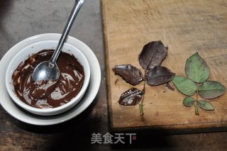 浪漫情人节的DIY巧克力玫瑰的做法步骤：10