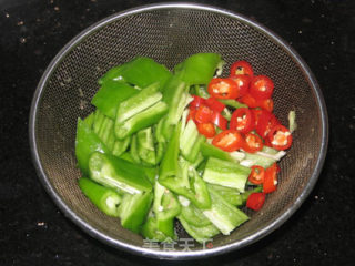 榨菜辣椒炒肉的做法步骤：2
