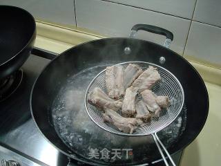 传统家常菜“红烧排骨”的做法步骤：3