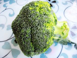 私房西兰花的做法步骤：1
