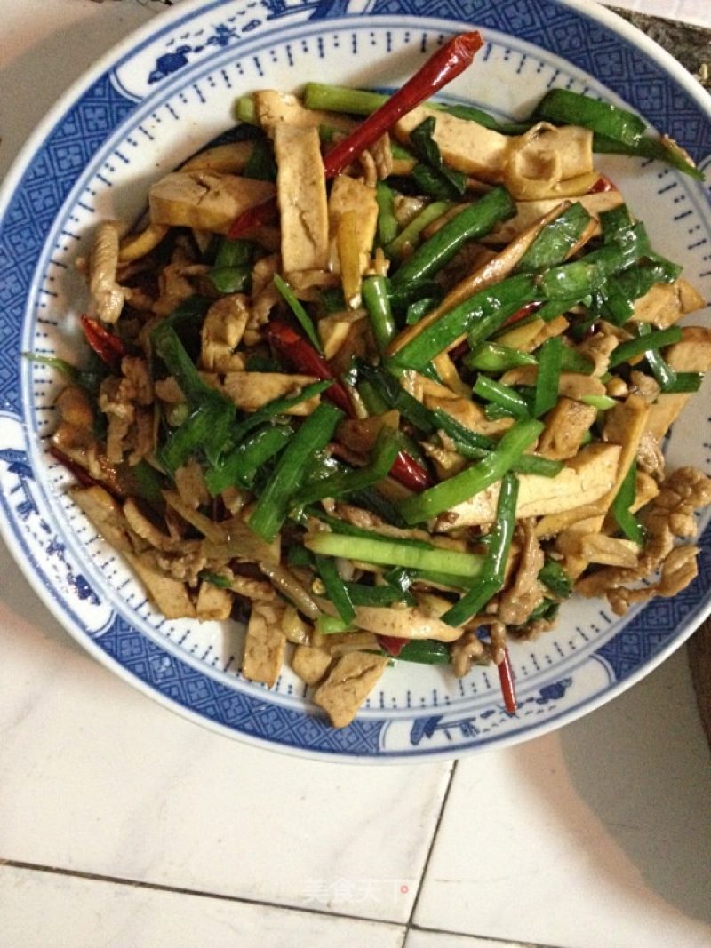 韭菜香干炒肉的做法