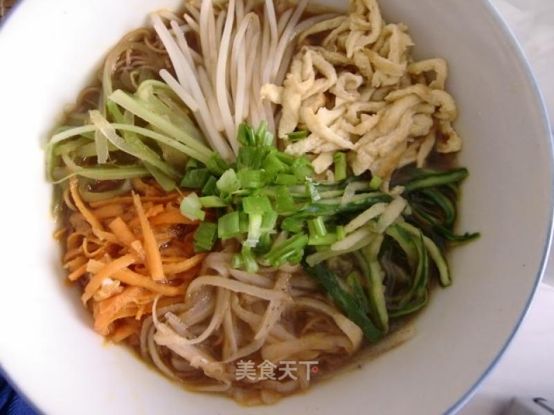 夏日缤纷——五彩丝煮面的做法