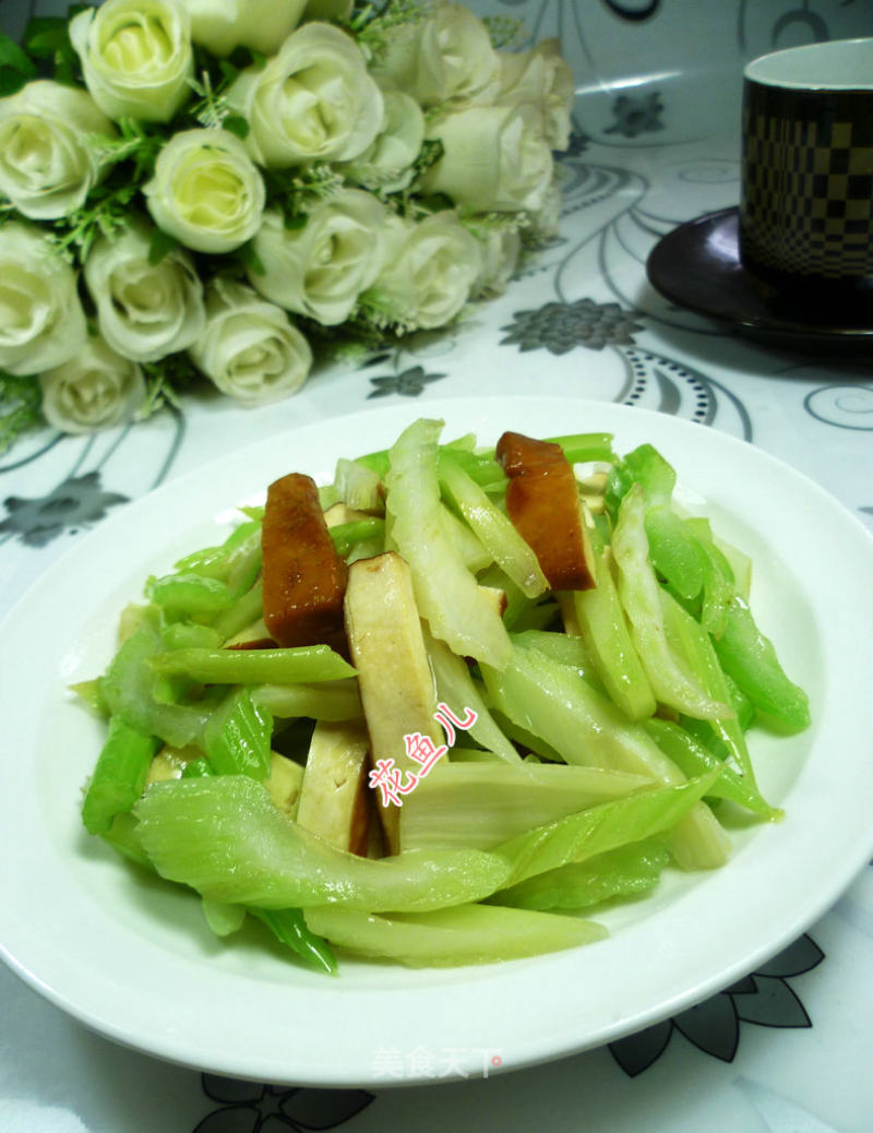 香干炒西芹的做法