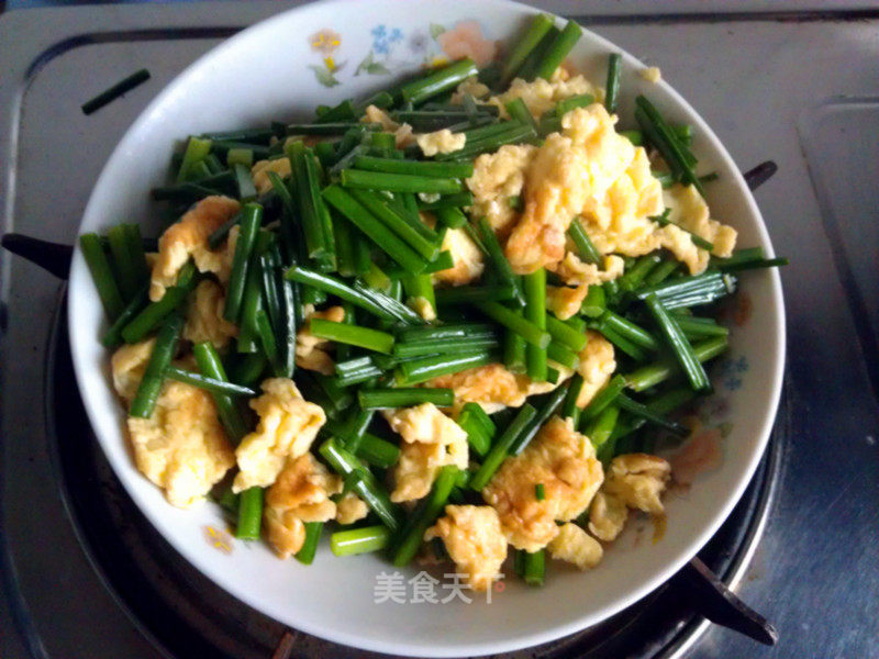 香葶炒鸡蛋的做法