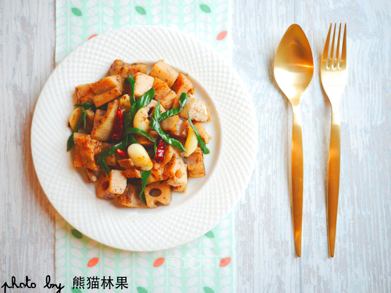 香脆椒盐藕丁的做法