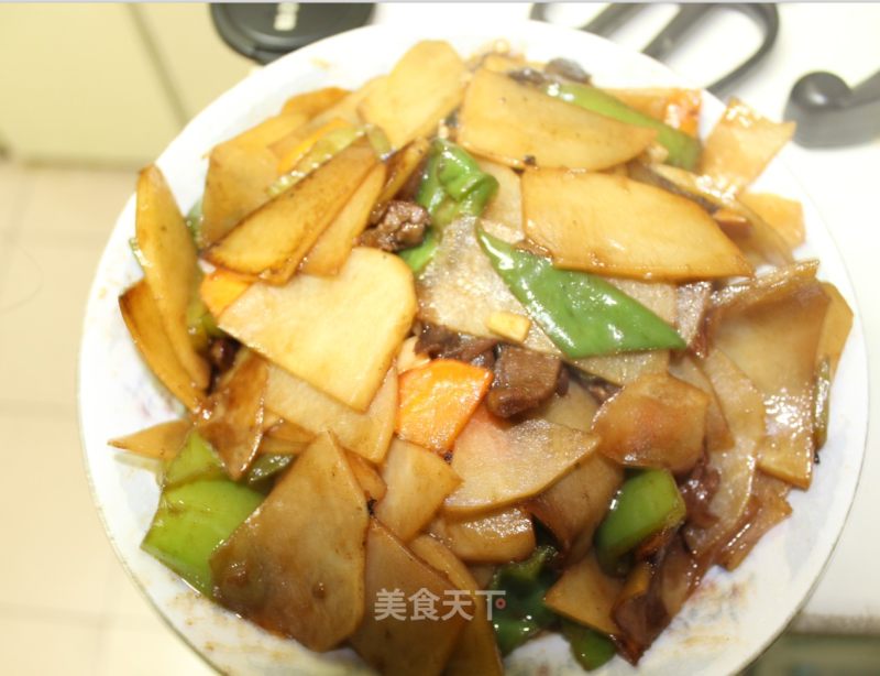 瞳氏土豆片炒尖椒的做法