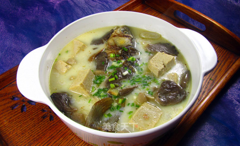 豆腐蘑菇炖鲫鱼的做法