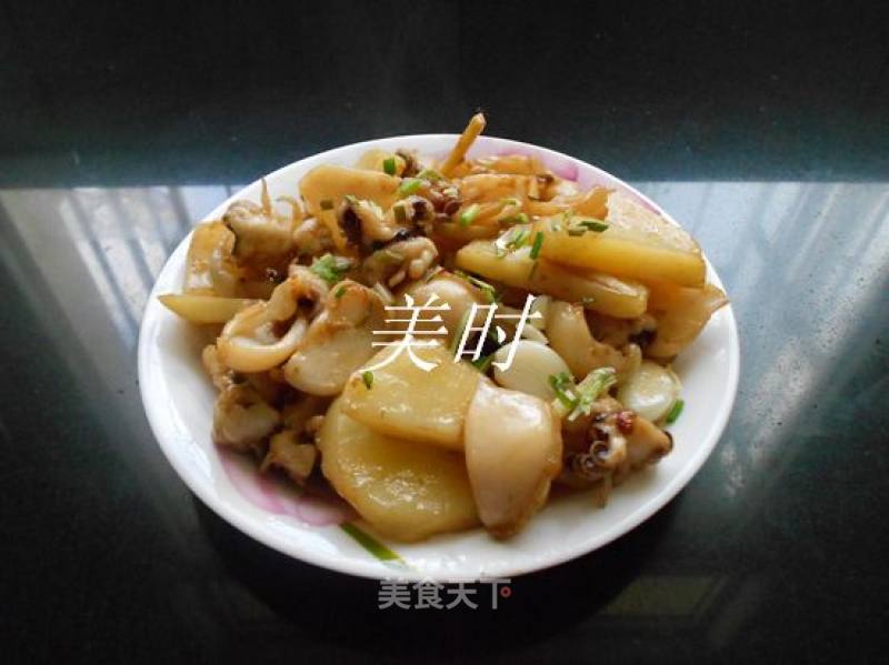 墨鱼籽烧土豆的做法