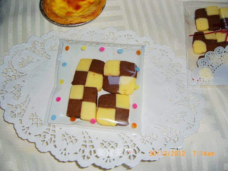 双色棋格饼干的做法