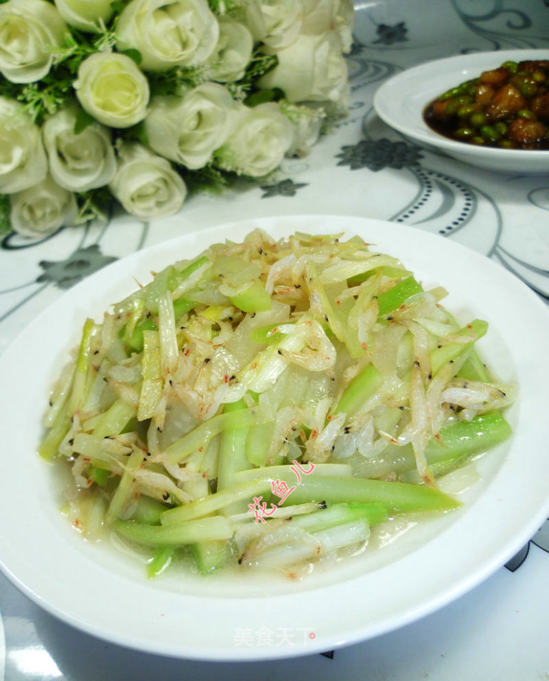 韭菜芽虾皮炒蒲瓜的做法