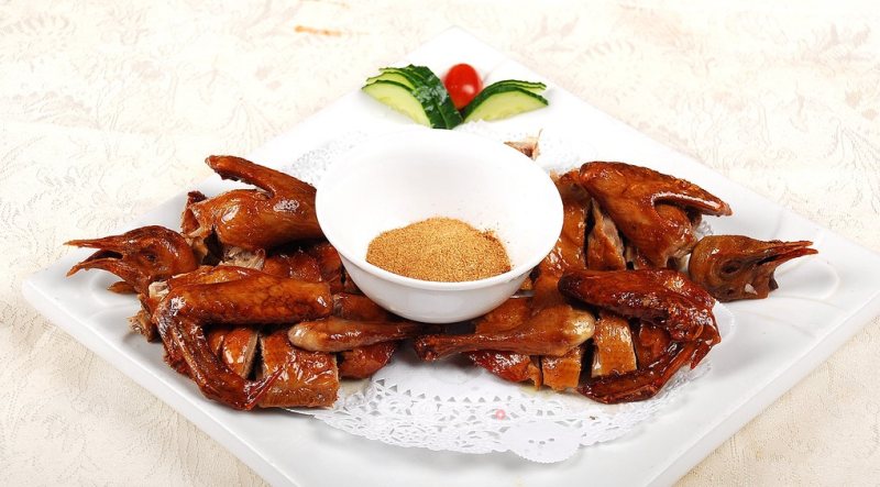 吊烧脆皮乳鸽的做法