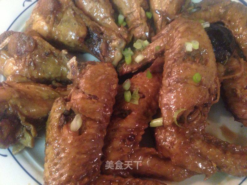 香菇腐竹焖鸡翅的做法