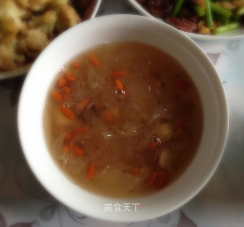 银耳莲子红枣汤的做法