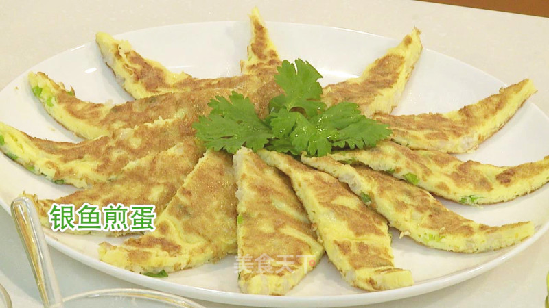 银鱼煎蛋的做法