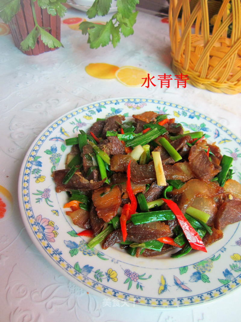 大蒜炒腊肉的做法
