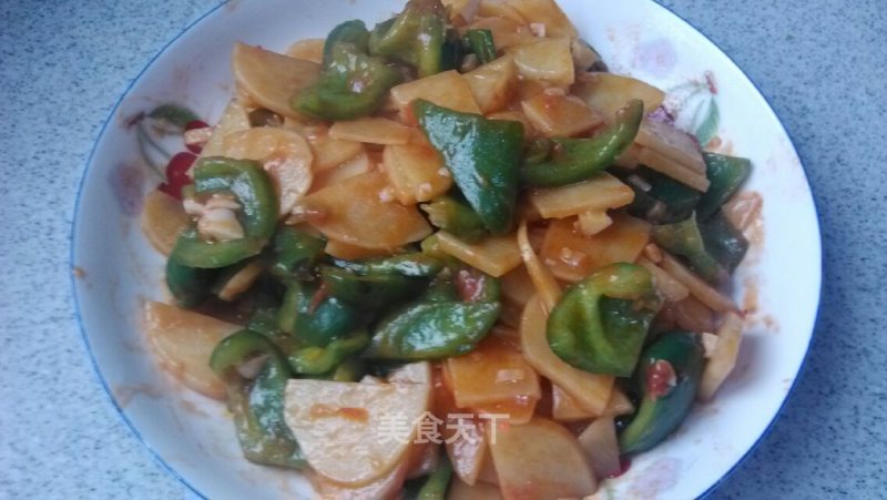 土豆片的另类吃法--番茄青椒土豆片的做法