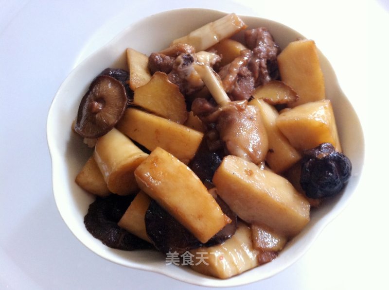 香菇鸭肉焖竹笋的做法