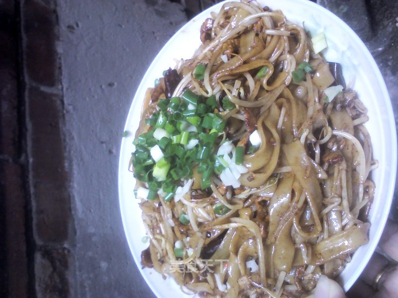 肉丝豆芽炒河粉的做法