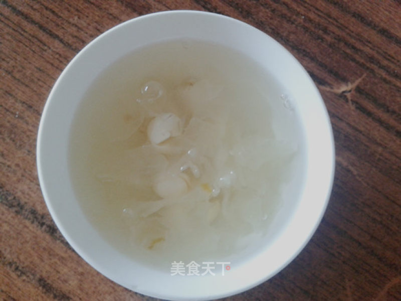 冰糖银耳莲子羹的做法