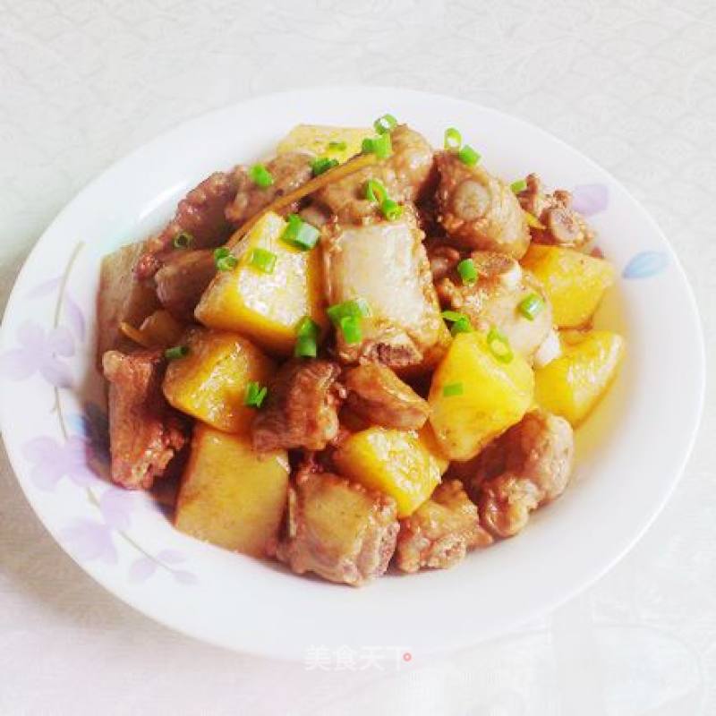土豆焖排骨的做法