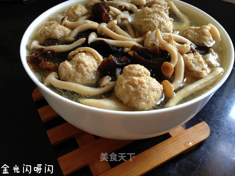 菌菇木耳肉圆汤的做法