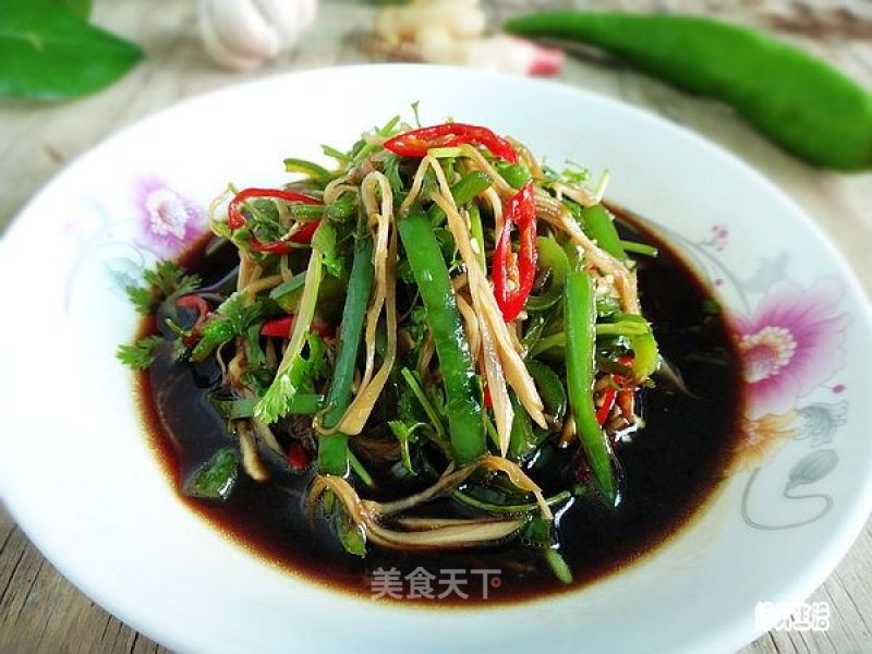 夏天的开胃菜——仔姜拌青椒的做法