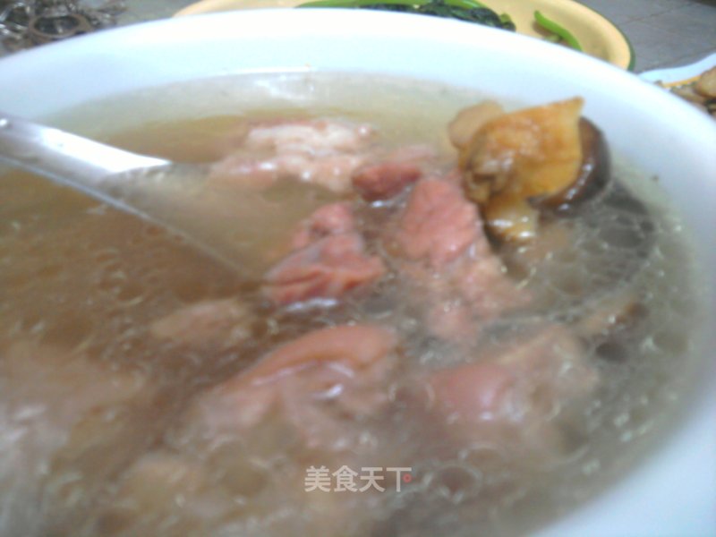 冬菇猪脚汤的做法