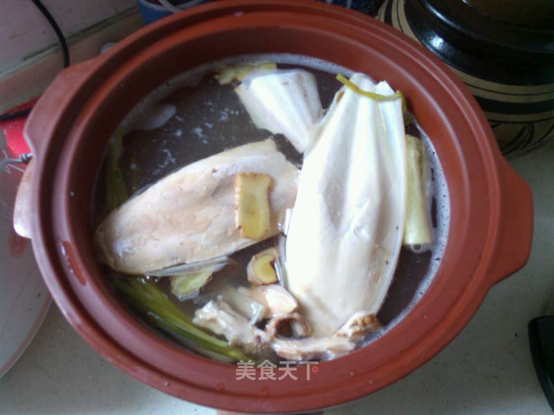墨魚炖鸡的做法
