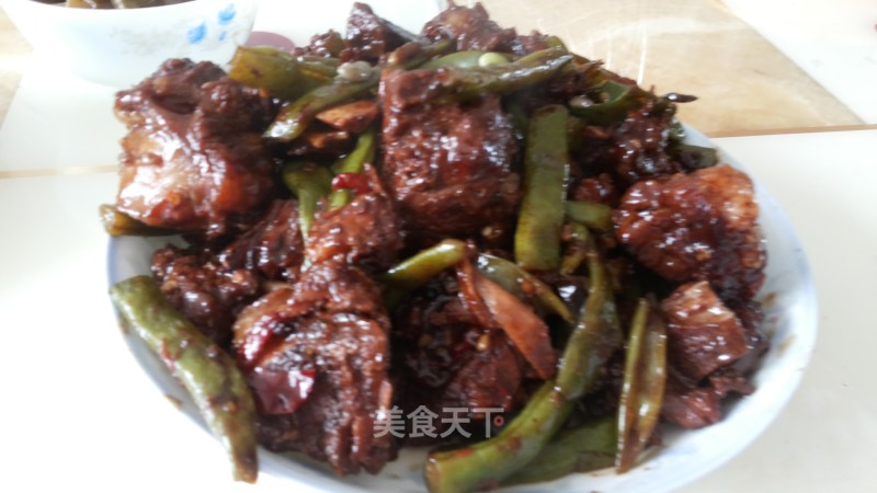 红烧排骨焖豆角的做法
