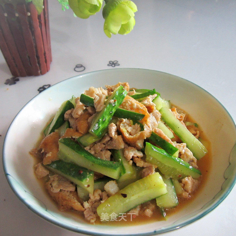 猪肉油豆腐炒黄瓜的做法