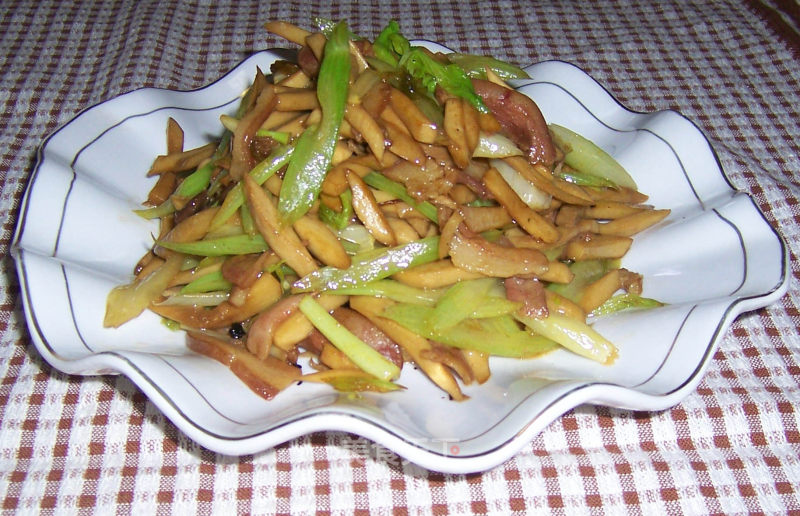 香芹肉片杏孢菇的做法