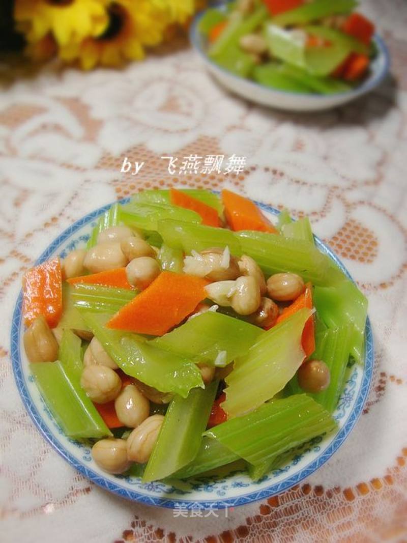 爽口小凉菜------【凉拌花生西芹】的做法
