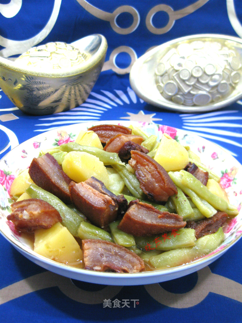 腊肉炖土豆芸豆的做法