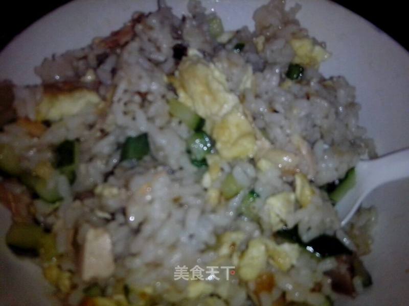 鸡肉丁炒米饭的做法