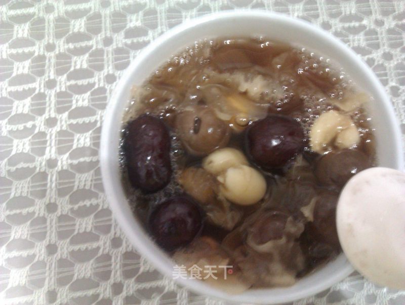 清凉佳品~~软糯银耳莲子羹的做法